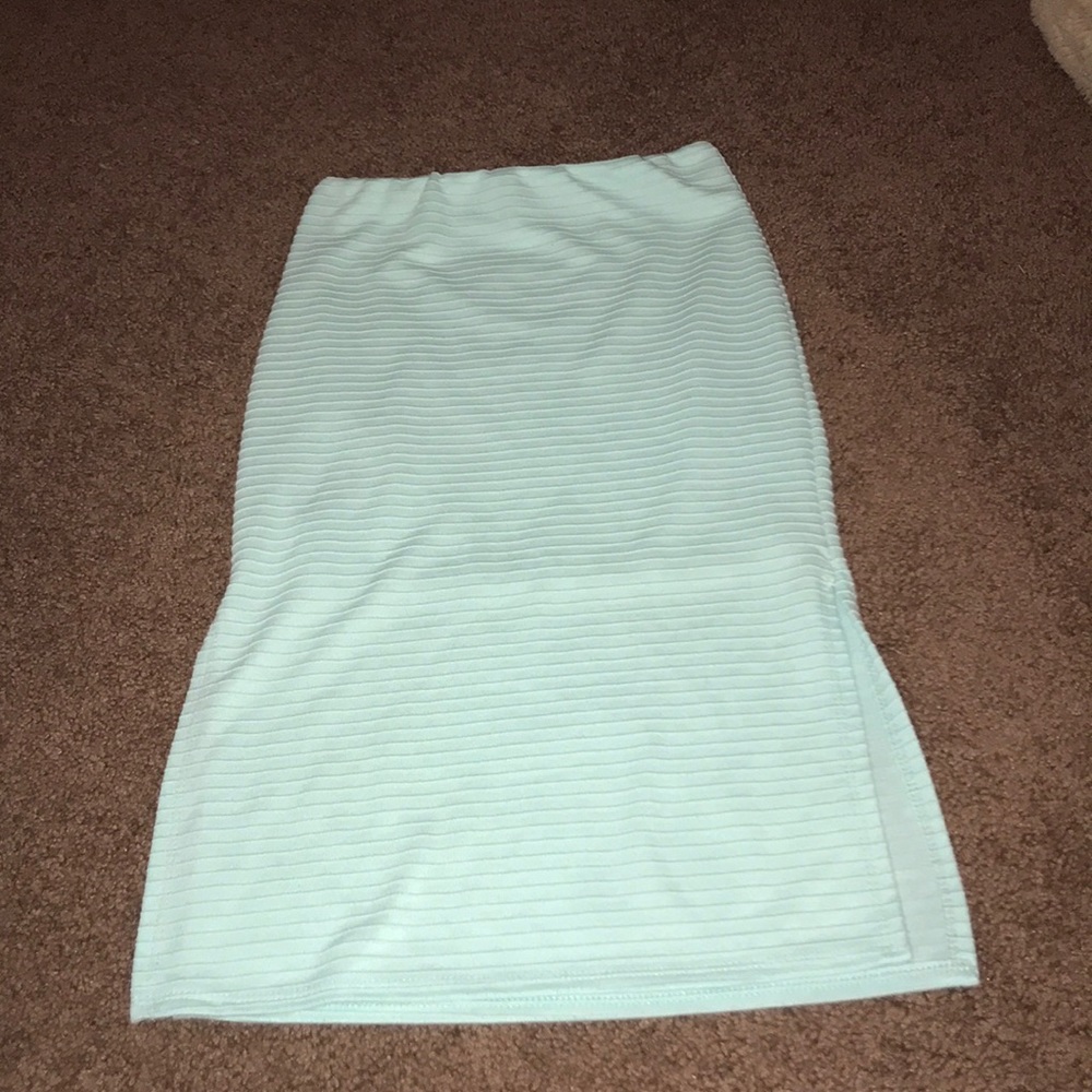 Mid length skirt